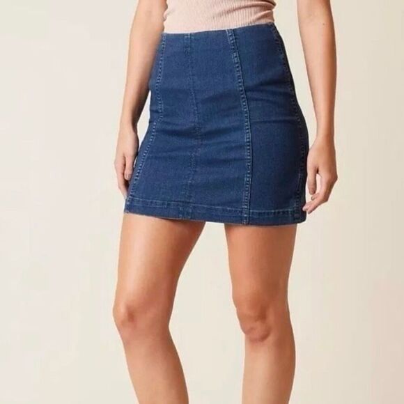 Free people dark wash denim mini skirt size 6 - Picture 1 of 12